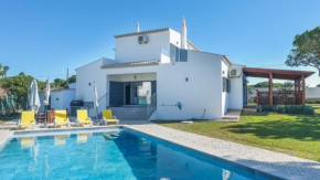Villa Oasis 4-Bedroom Retreat with Pool in Vilamoura